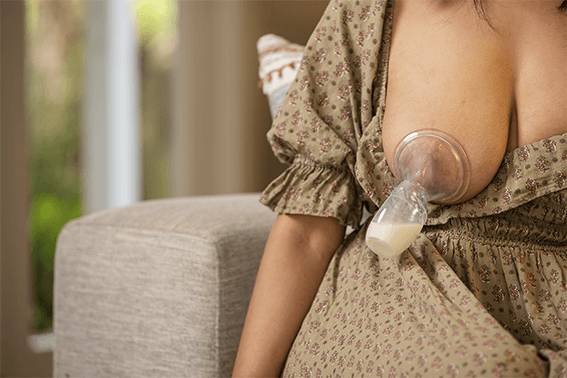 Cómo preparar tu banco de leche materna para la vuelta al trabajo (o al cole)