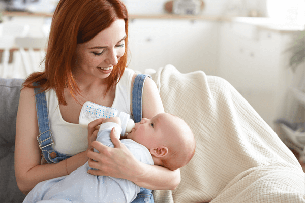 Allattamento misto: quando è necessario e come farlo nel modo giusto (senza compromettere la produzione di latte)