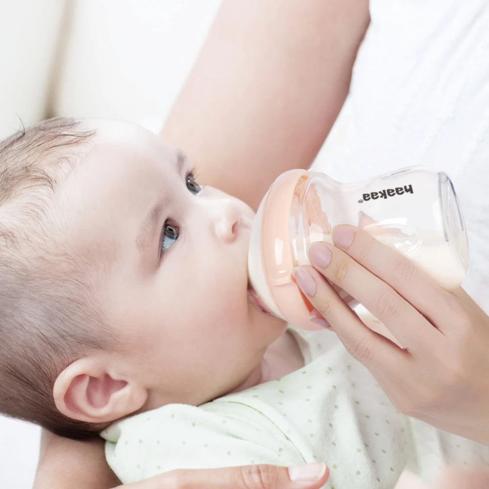 CONJUNTO PREMIUM (Recipiente com tampa e tampa em forma de flor + Dois recipientes LadyBug com bolsa de higiene + Biberão de vidro + Escova de limpeza + Duas tampas + Chupeta de silicone)